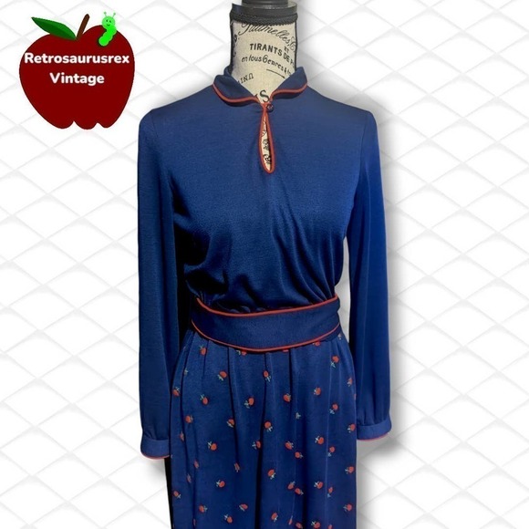 VINTAGE 70s Twee Apple Print Back to School Secretary Dress - Picture 2 of 11